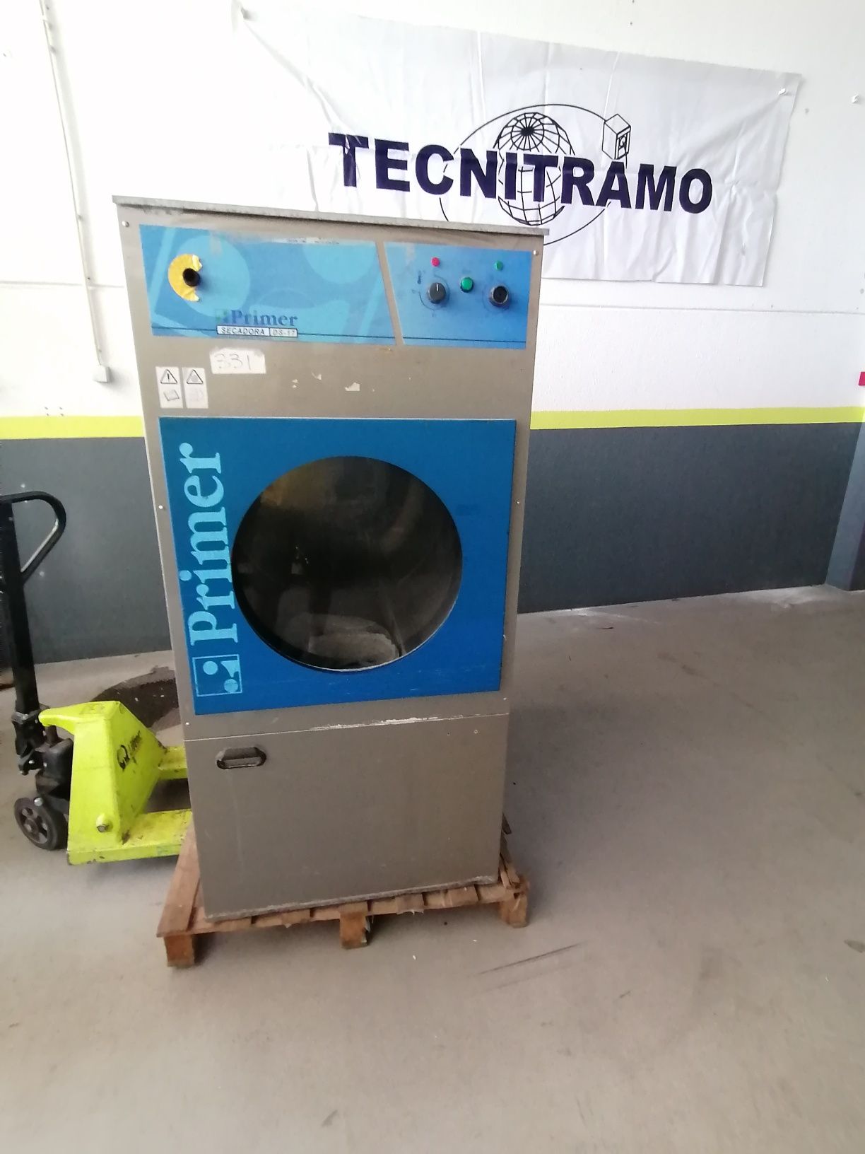 Primer máquina de secar roupa industrial Self-service