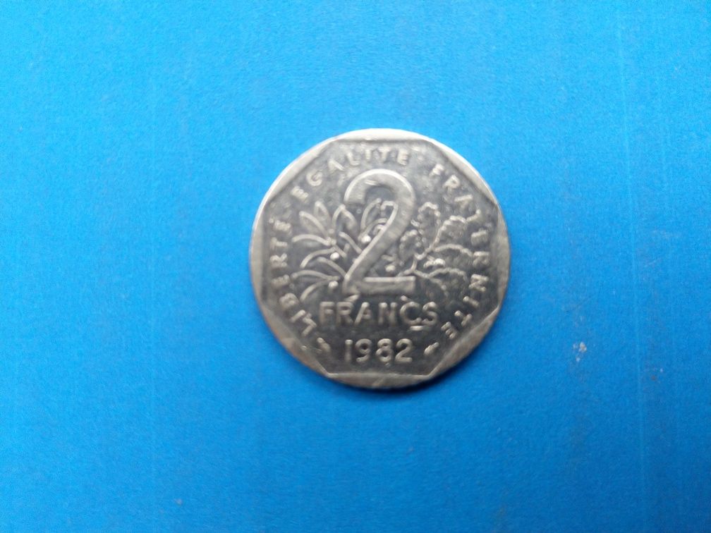Монета номиналом 2 франка (2 Francs) Франция, 1982 год выпуска.