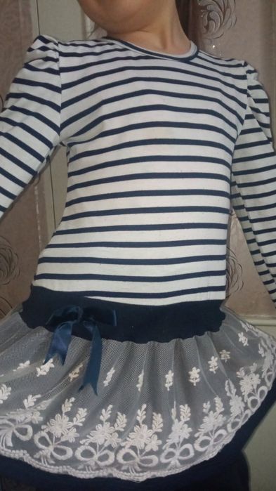 Костюм гарна сукня  нарядне плаття платтячко полоска квіти