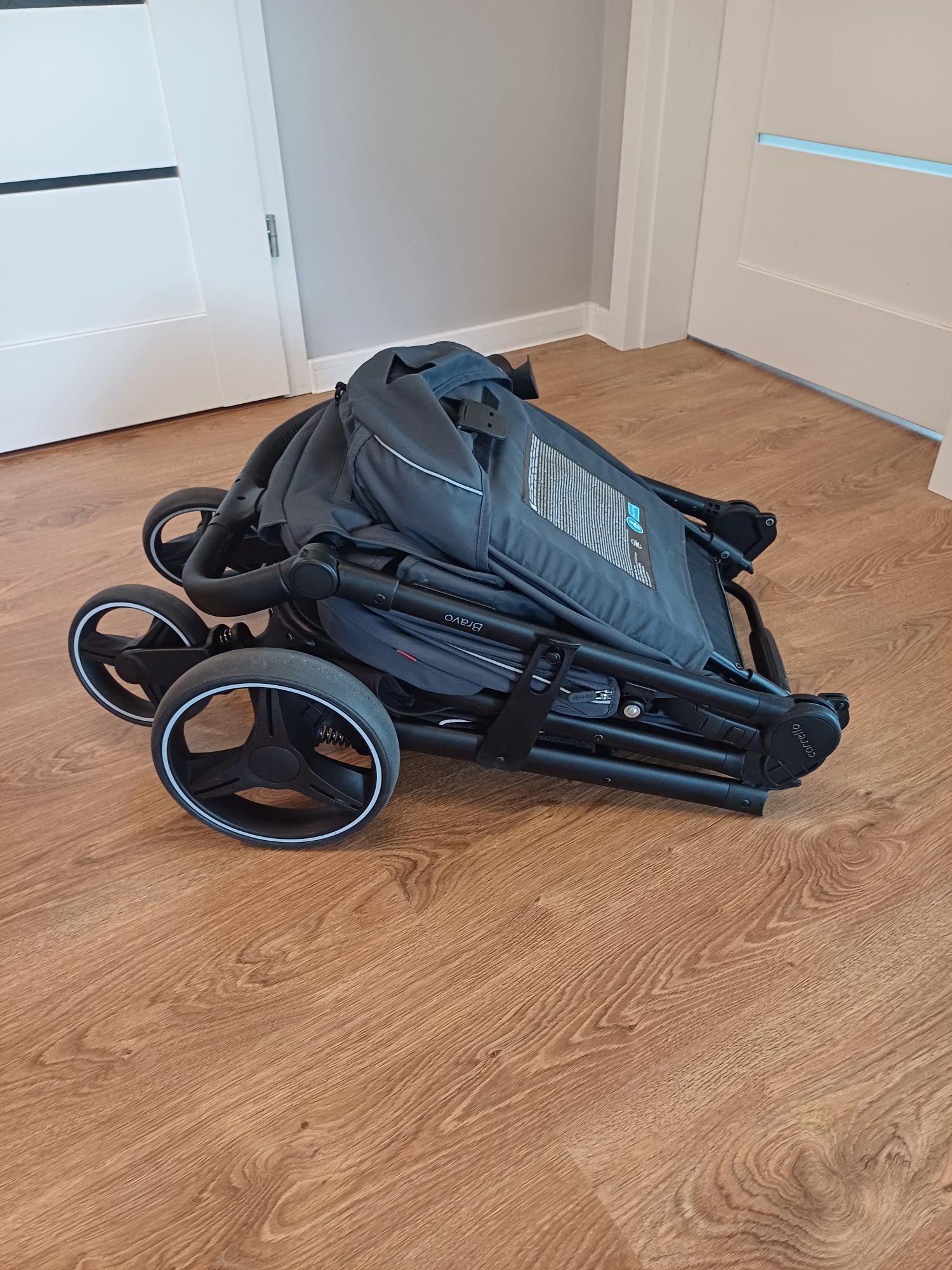Całoroczny wózek spacerowy Carrello Bravo. Stan idealny