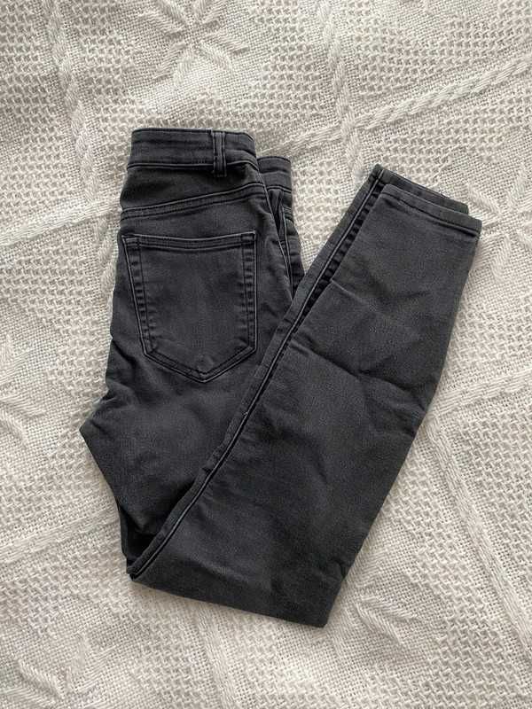 Skinny jeans pull and bear rozmiar 34 czarne szare efekt sprania basic