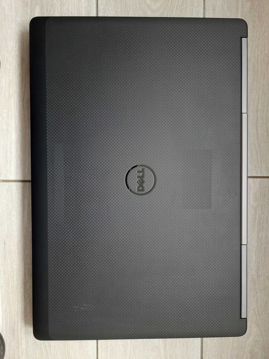 Dell 7720 IPS Xeon-1505m v6 16 Gb SSD+HDD Nvidia p4000 8Gb, бат 5 год
