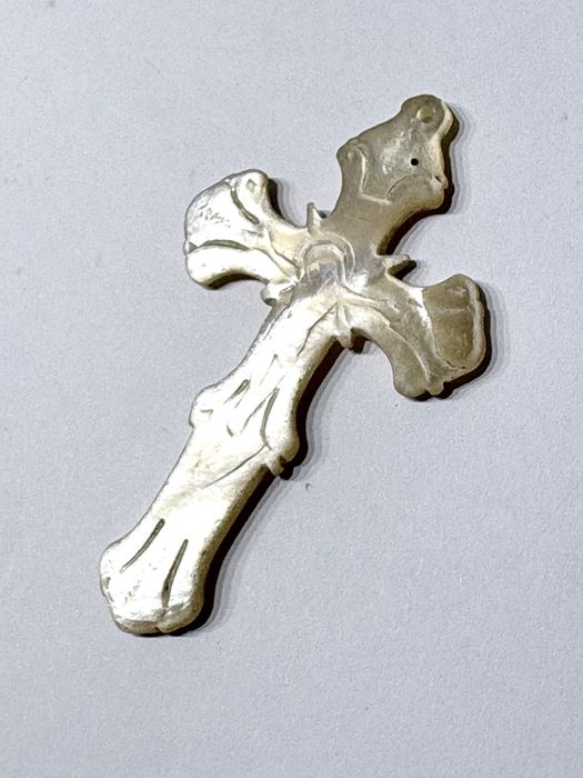Antigo crucifixo peitoral em madrepérola - Sec XVIII