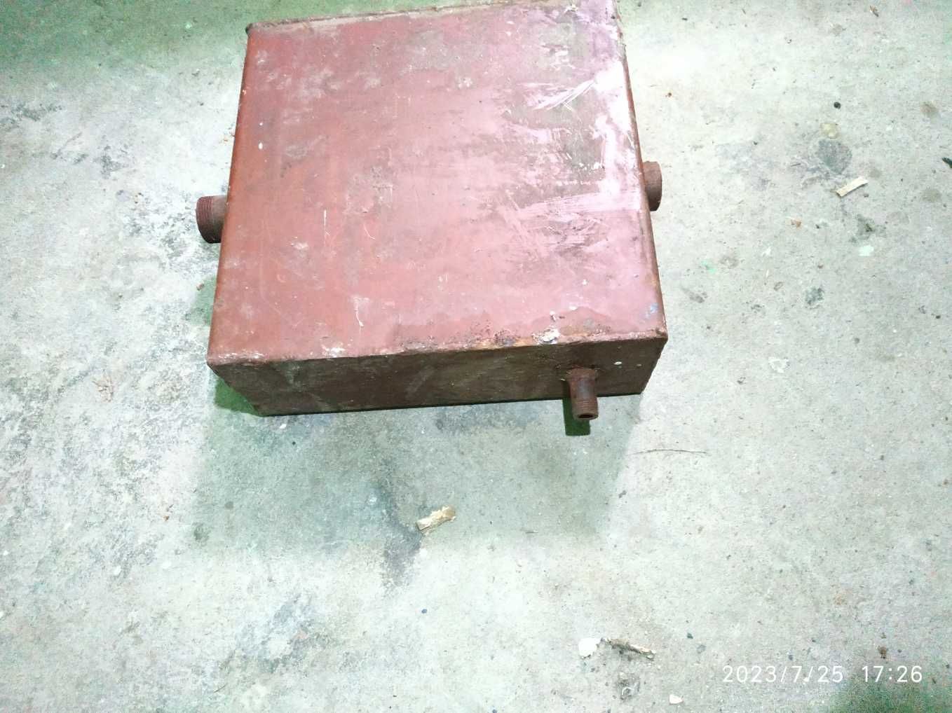 Розширювальний бачок для відкритого типу опалення 33*33*12 см.
