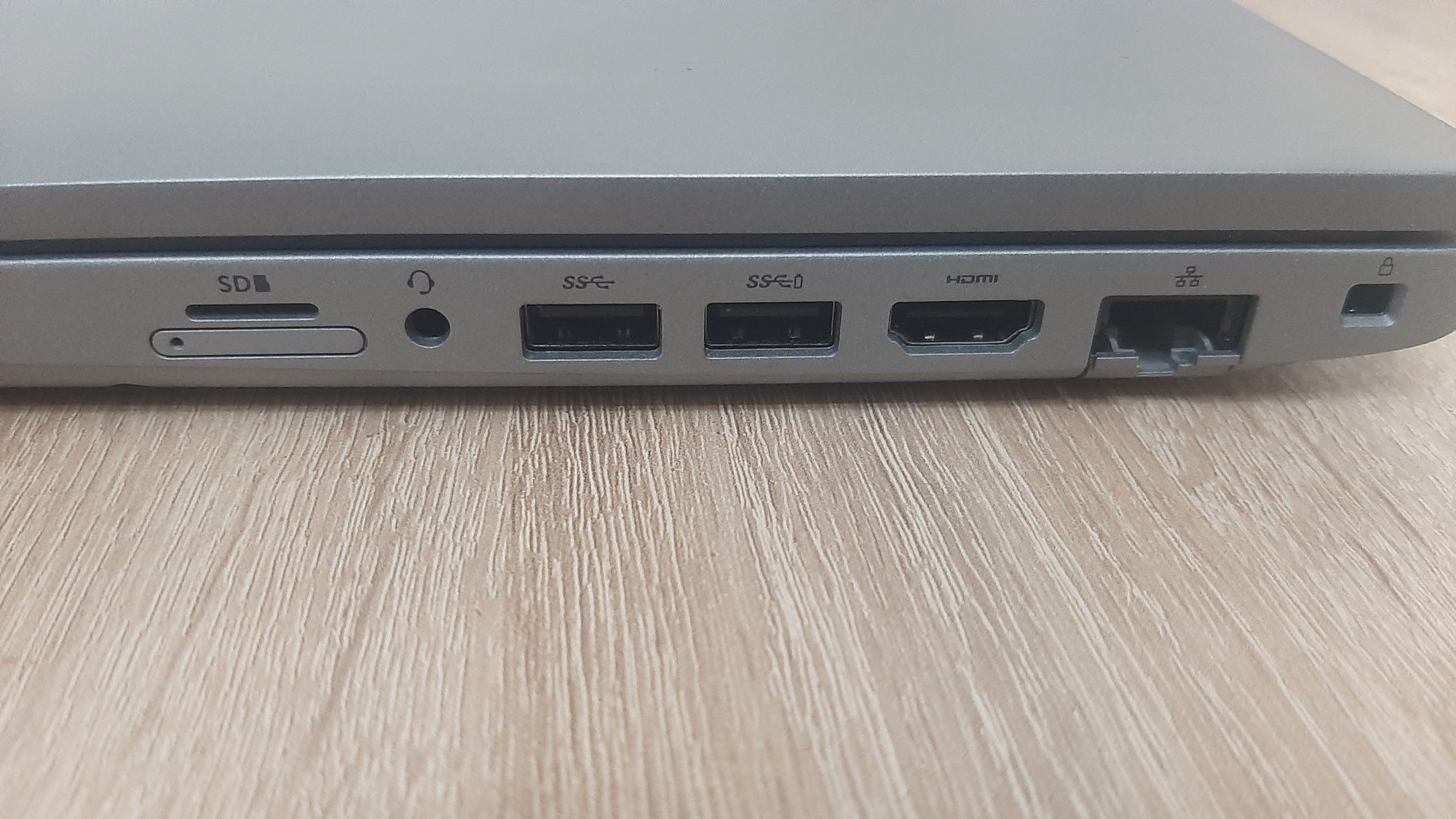Dell Precision 3551, i7-10850H, 16GB DDR4, SSD 255GB, Quadro,