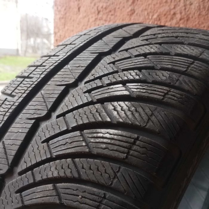 Продам зимнюю резину 255/45/R18