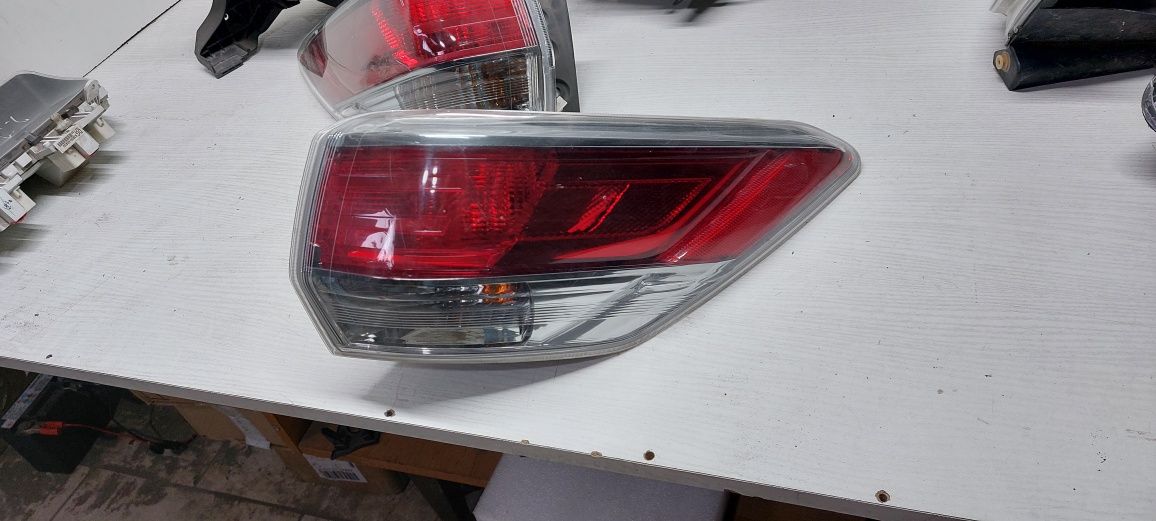 Toyota Highlander 2014 2015 2016 фонарь лихтар стоп задній