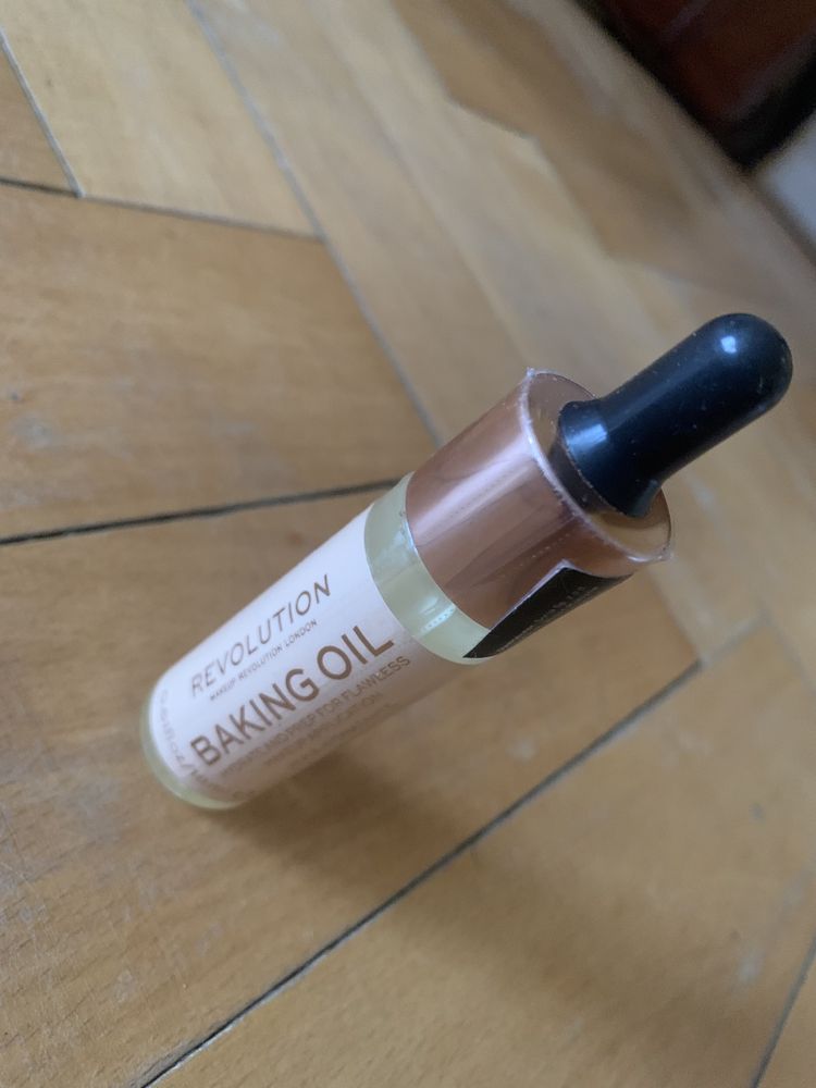 Make Up Revolution baking oil nowy