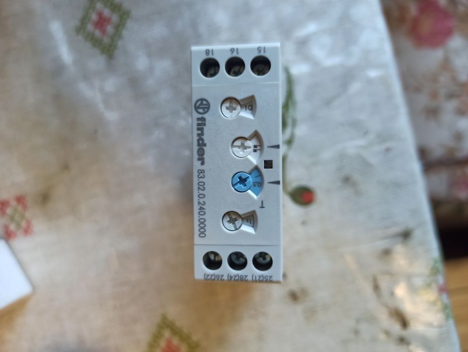 Реле времени Finder