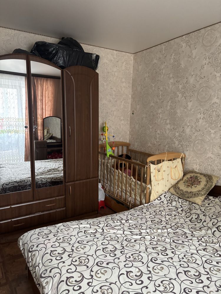 Продається 3-х кімнатна квартира чешського планування в центрі!!