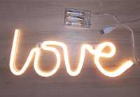 Napis neon LOVE podświetlany