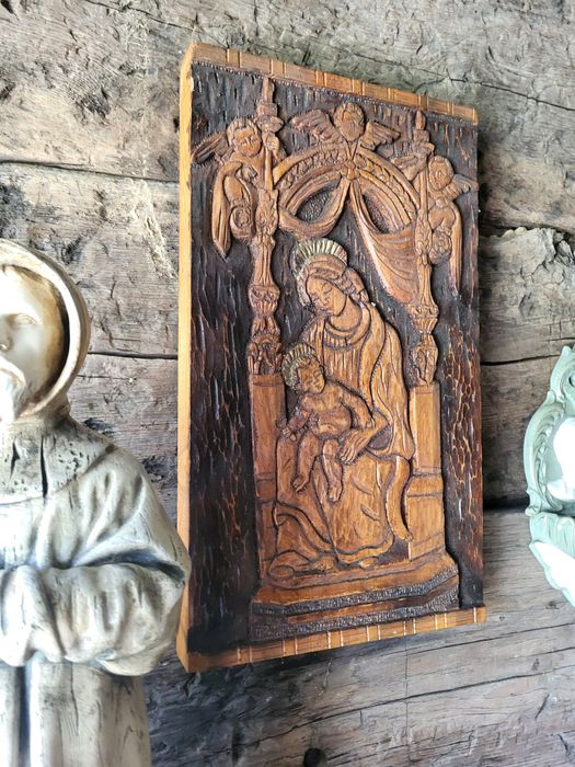 Drewniana płaskorzeźba Maryja rzeźba Matka Boża obraz w drewnie