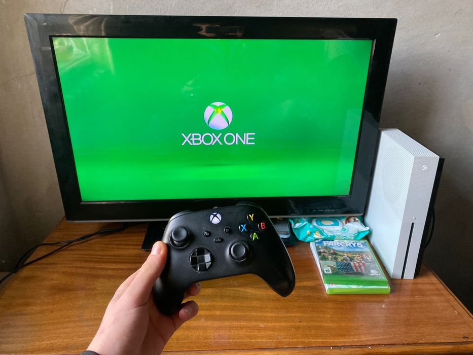 Xbox one S,продам Иксбокс ван s