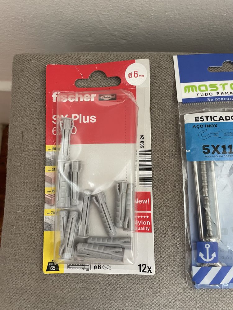 Ferragens novas de aço inoxidável