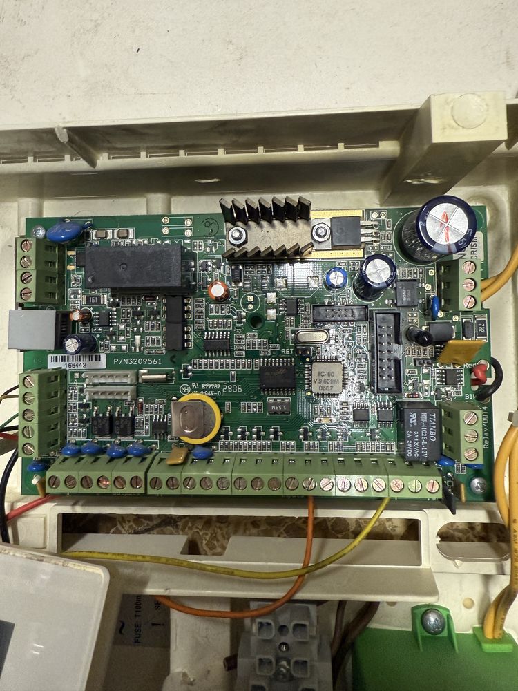 Central de intrusão Siemens IC60M-8 com teclado