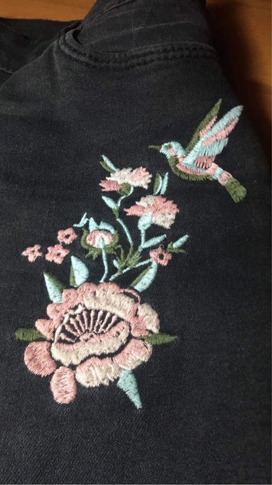 Czarne jeansy spodnie dżinsowe dżinsy haft ptak kwiat