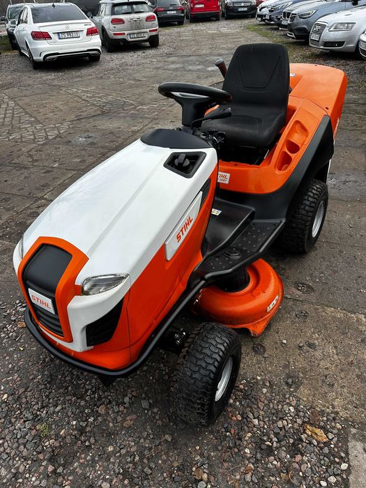 Traktor ogrodowy - kosiarka samojezdna STIHL RT 4097