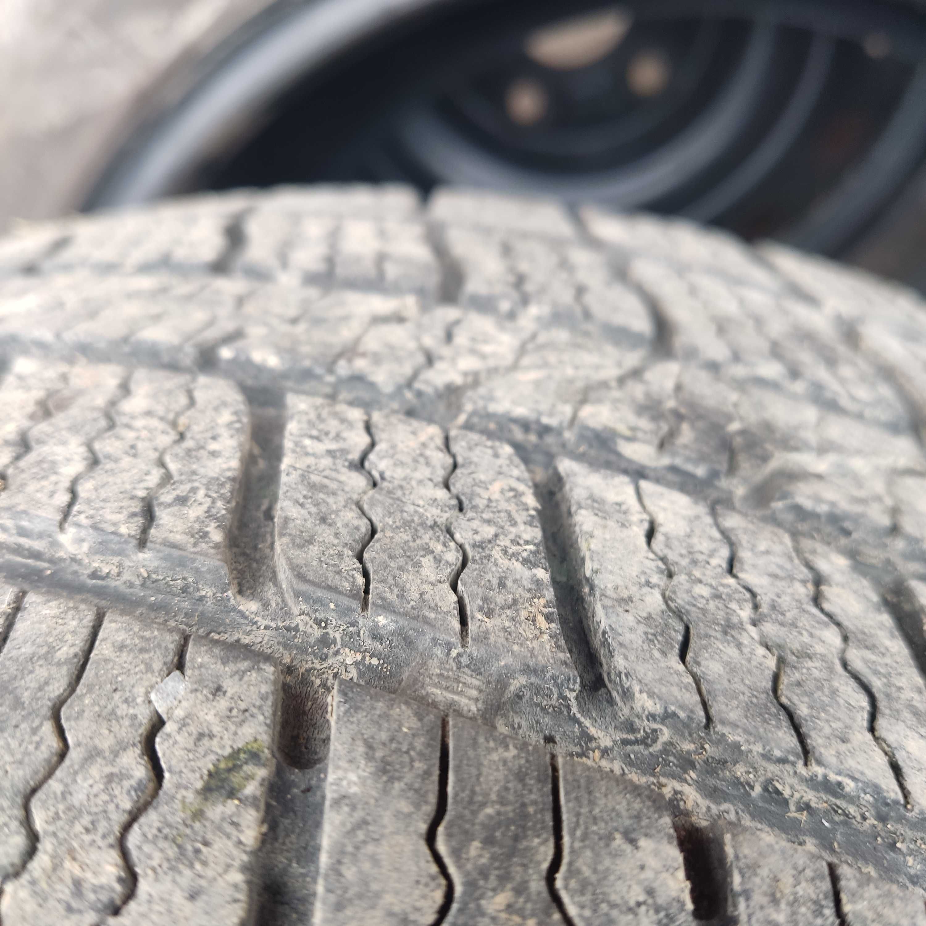 Opony całoroczne 215/50 R17