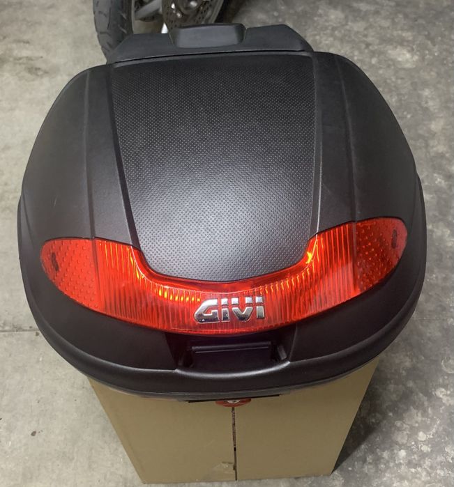 Top case givi + base