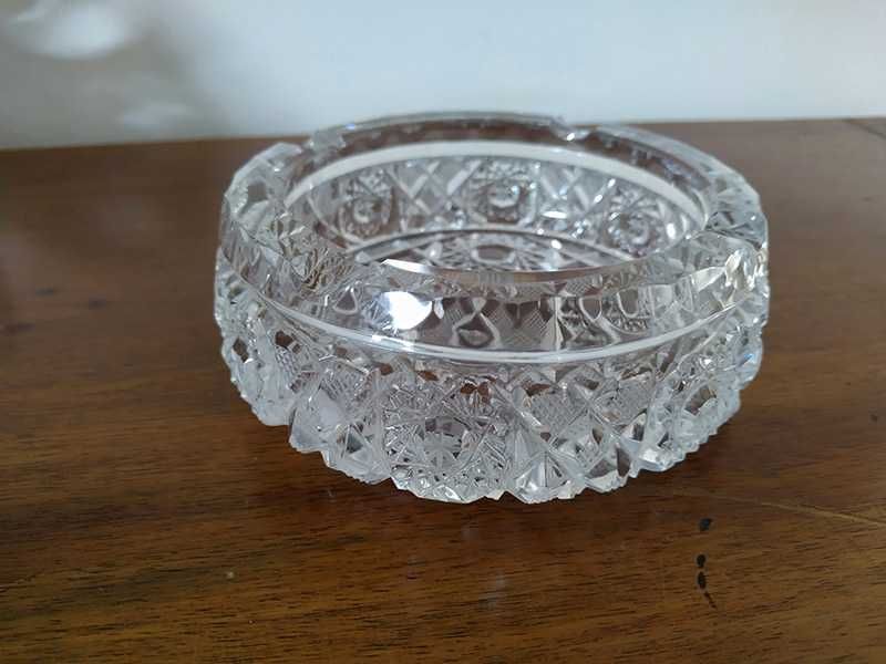 Cinzeiro dos anos 30, Cristal de Boémia