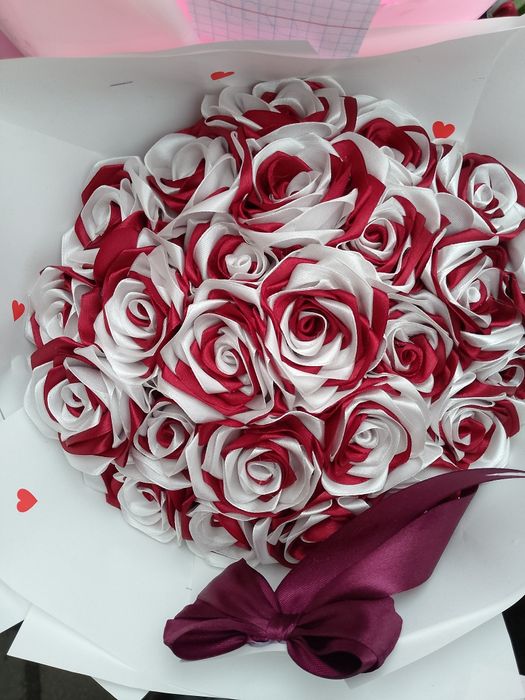 Розы из атласной ленты