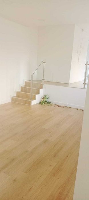 Loja em Santa Marta de Corroios