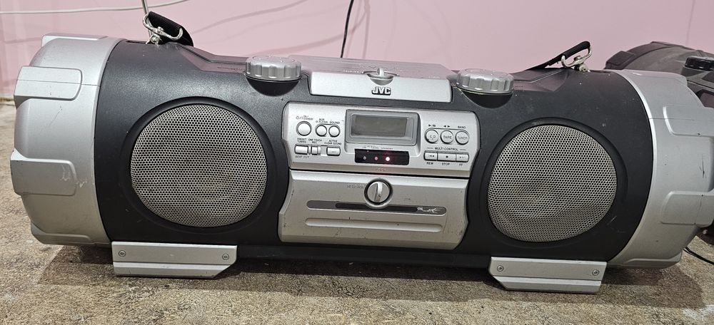 Jvc bombox + pilot