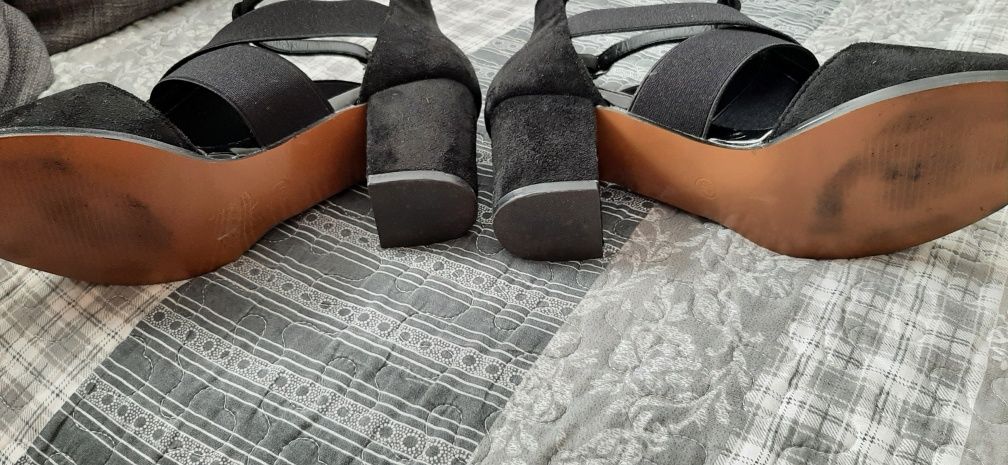 Czarne sandały na obcasie rozmiar 37