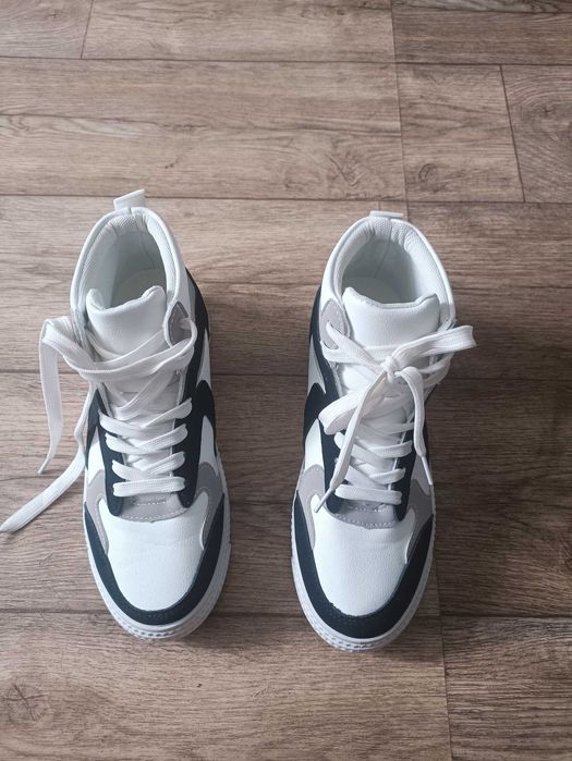 Buty biało czarne. Stan: bardzo dobry