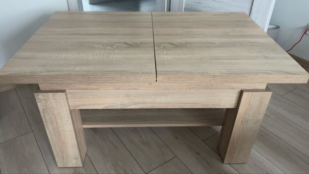 Drewniany rozkładany stolik kawowy