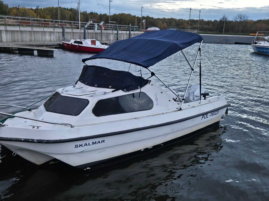 Łódź motorowa kabinowa 4,2 m SPRZEDAM, mariner/yamaha 1986r. Sprawna.