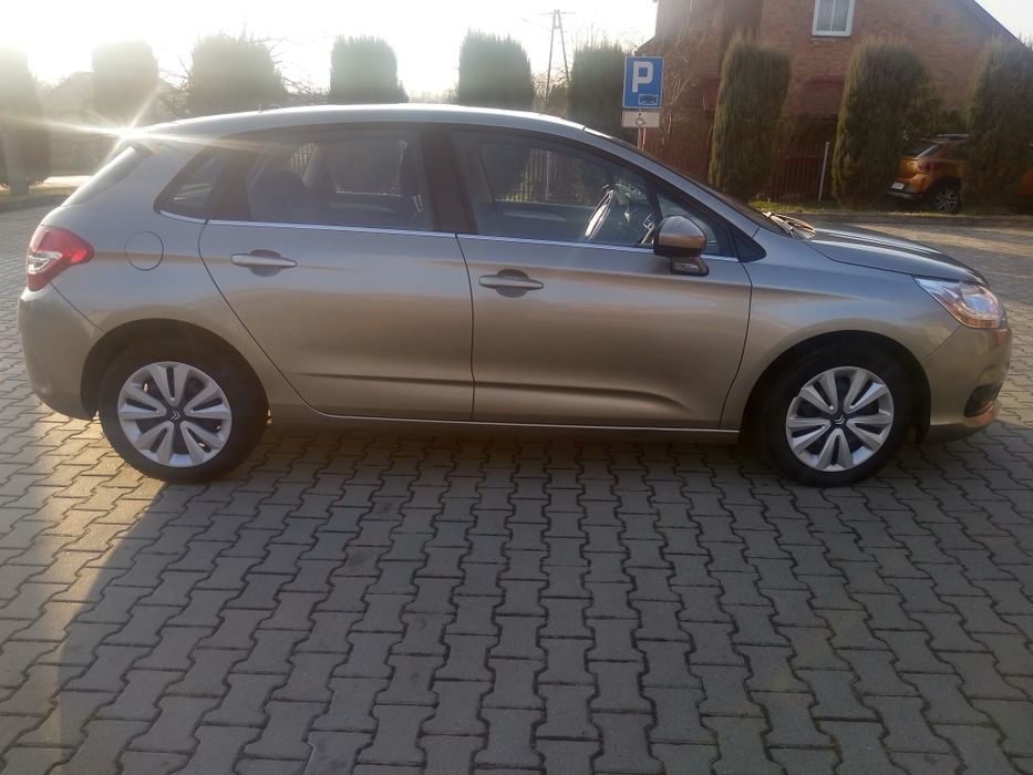 Citroen C4 bezwypadkowy . Ekonomiczny silnik. Skrzynia sześciobiegowa.