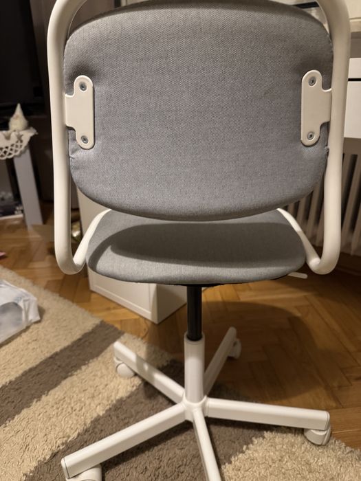 Krzeslo obrotowe na kółkach ikea