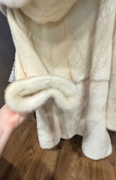 Продам білу шубу, хутро норкова шуба