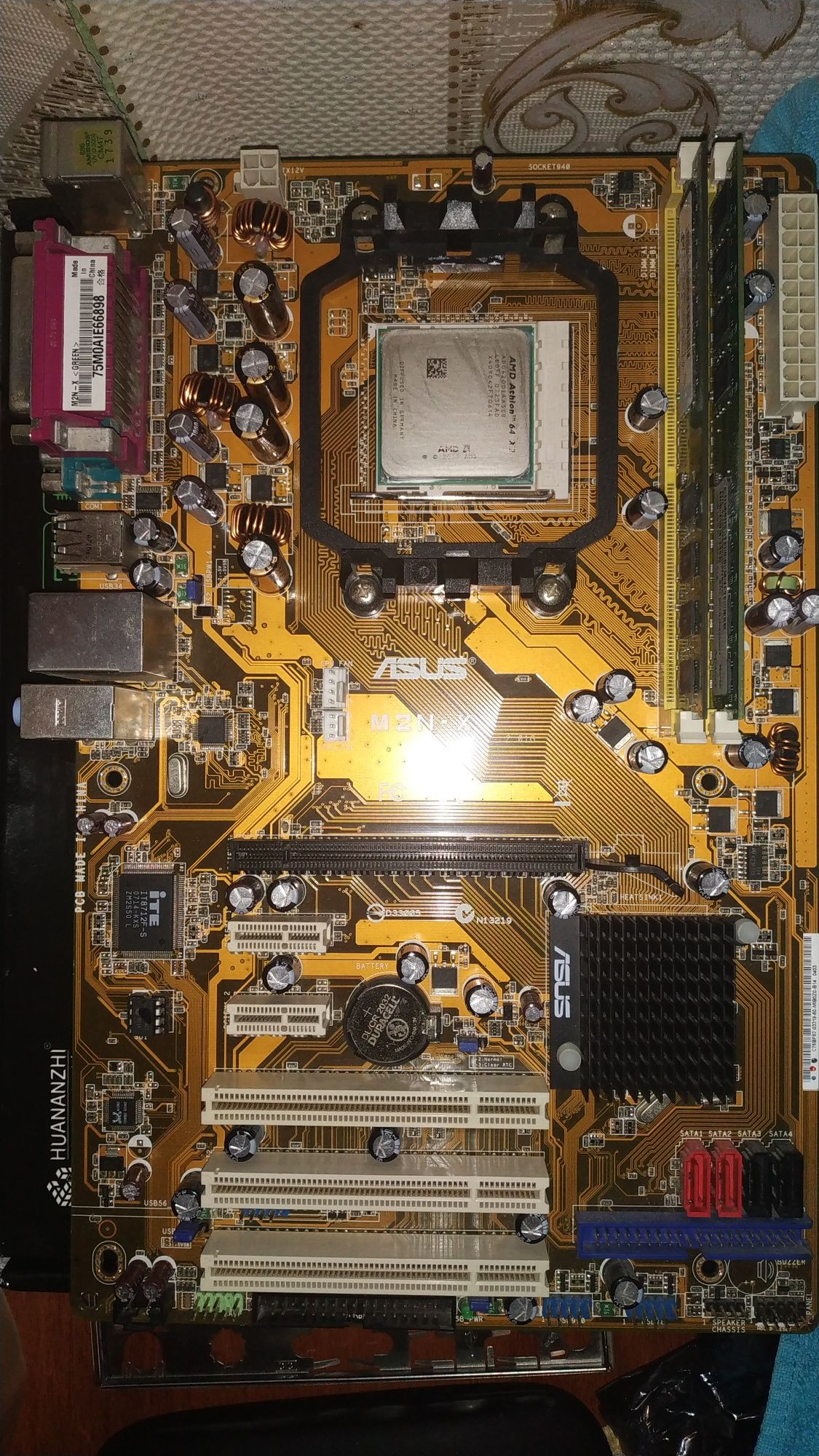 Комплект материнская плата am2 ; cpu 2x2,2 Ghz ; 4 GB ddr2 800 MHz