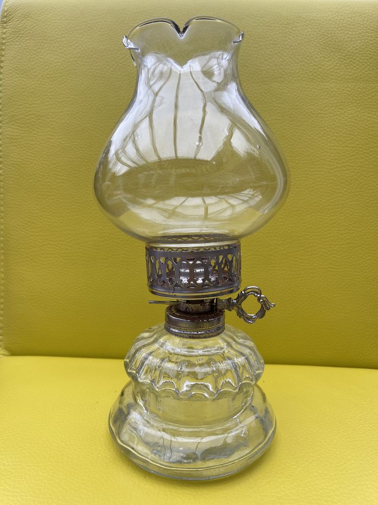 Stara szklana lampa naftowa made in Hong Kong