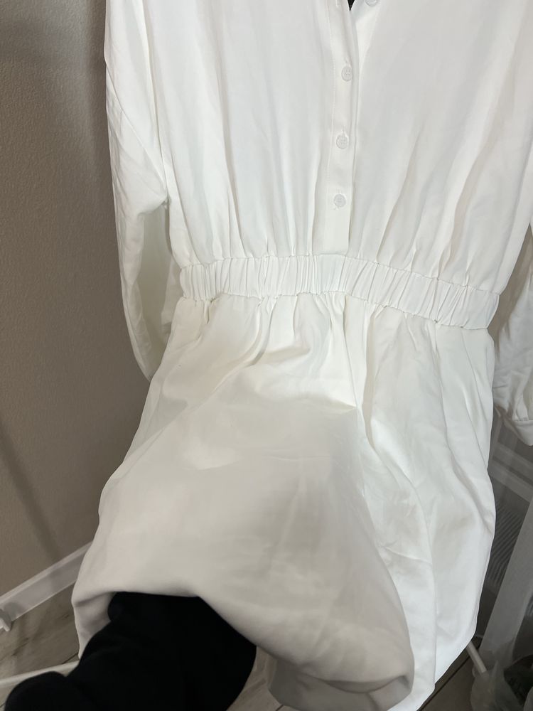 Біла сукня сорочка