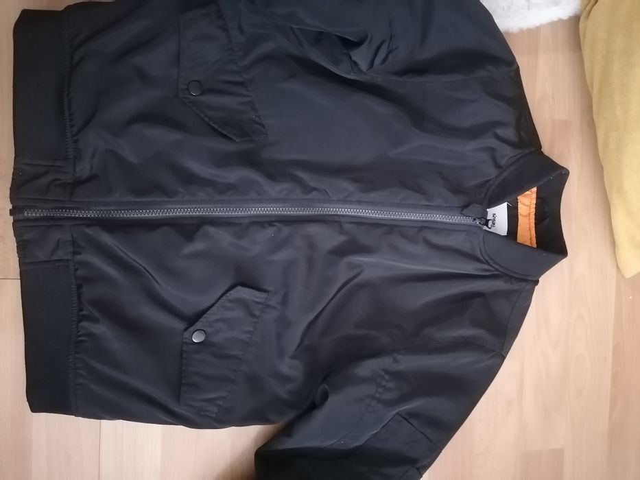 Kurtka bomberka chłopięca na 152 cm wzrostu.