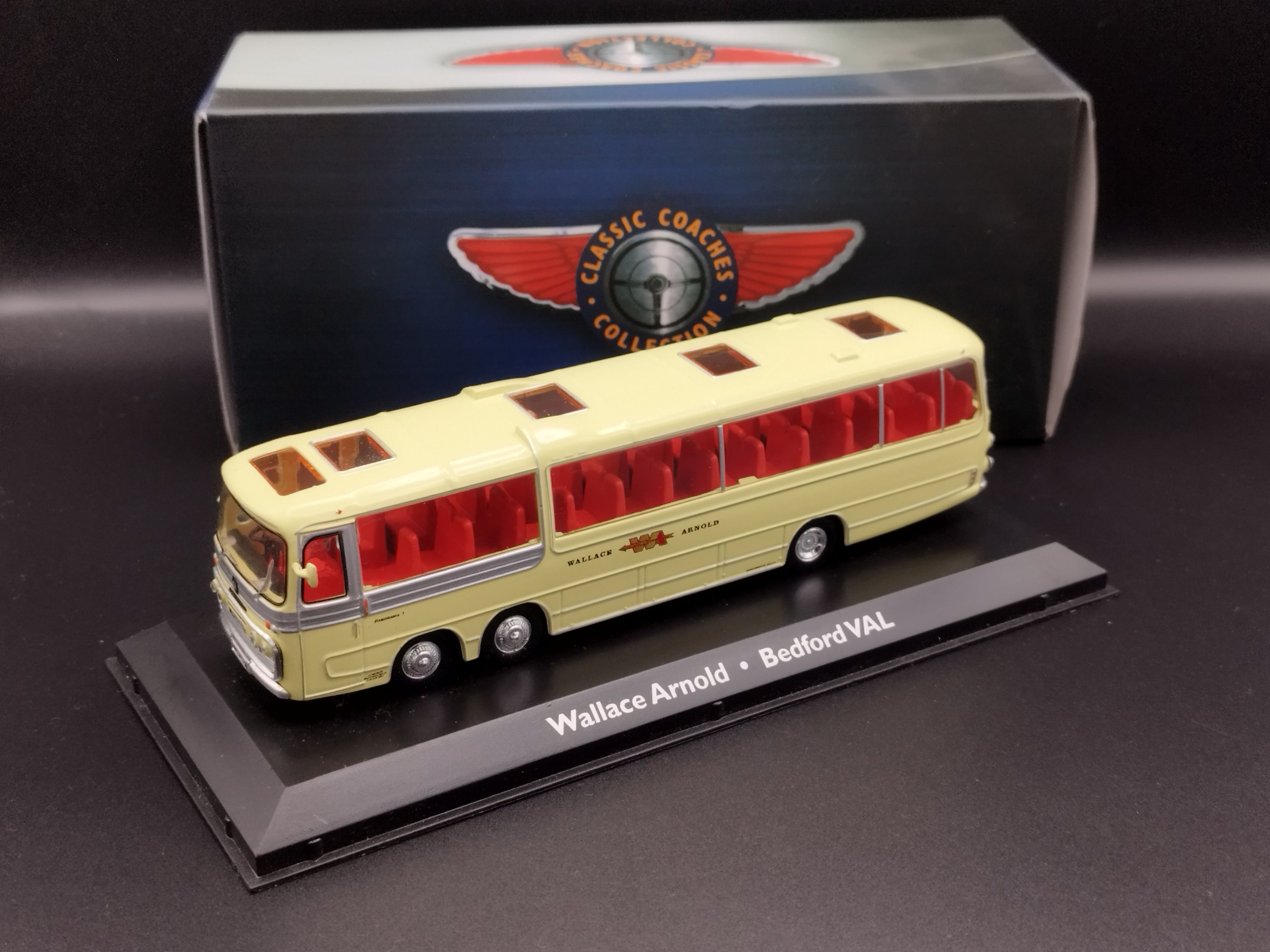 1:72 Atlas BUS Wallace Arnold Bedford VAL model nowy