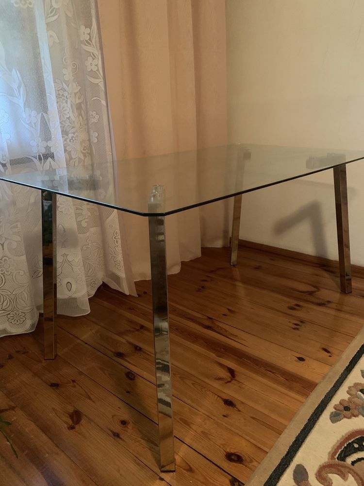 Stół szklany metalowe nogi