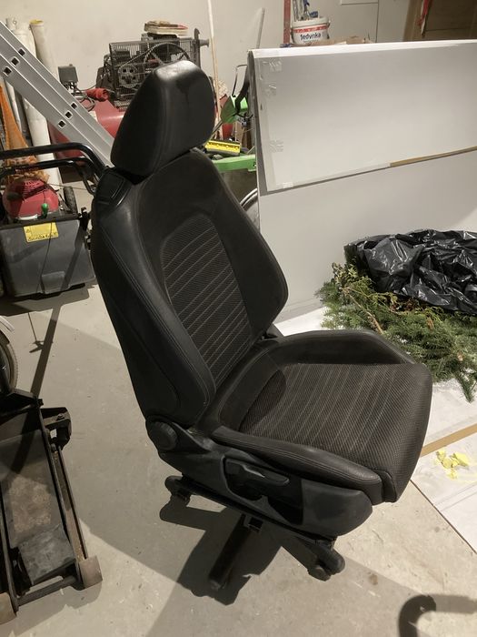 Sprzedam fotel biurowy do garazu obrotowy vw scirocco