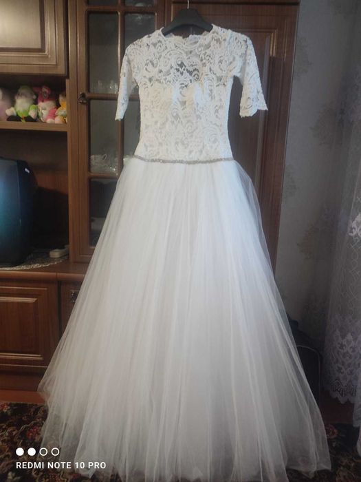 Продам весільну сукню