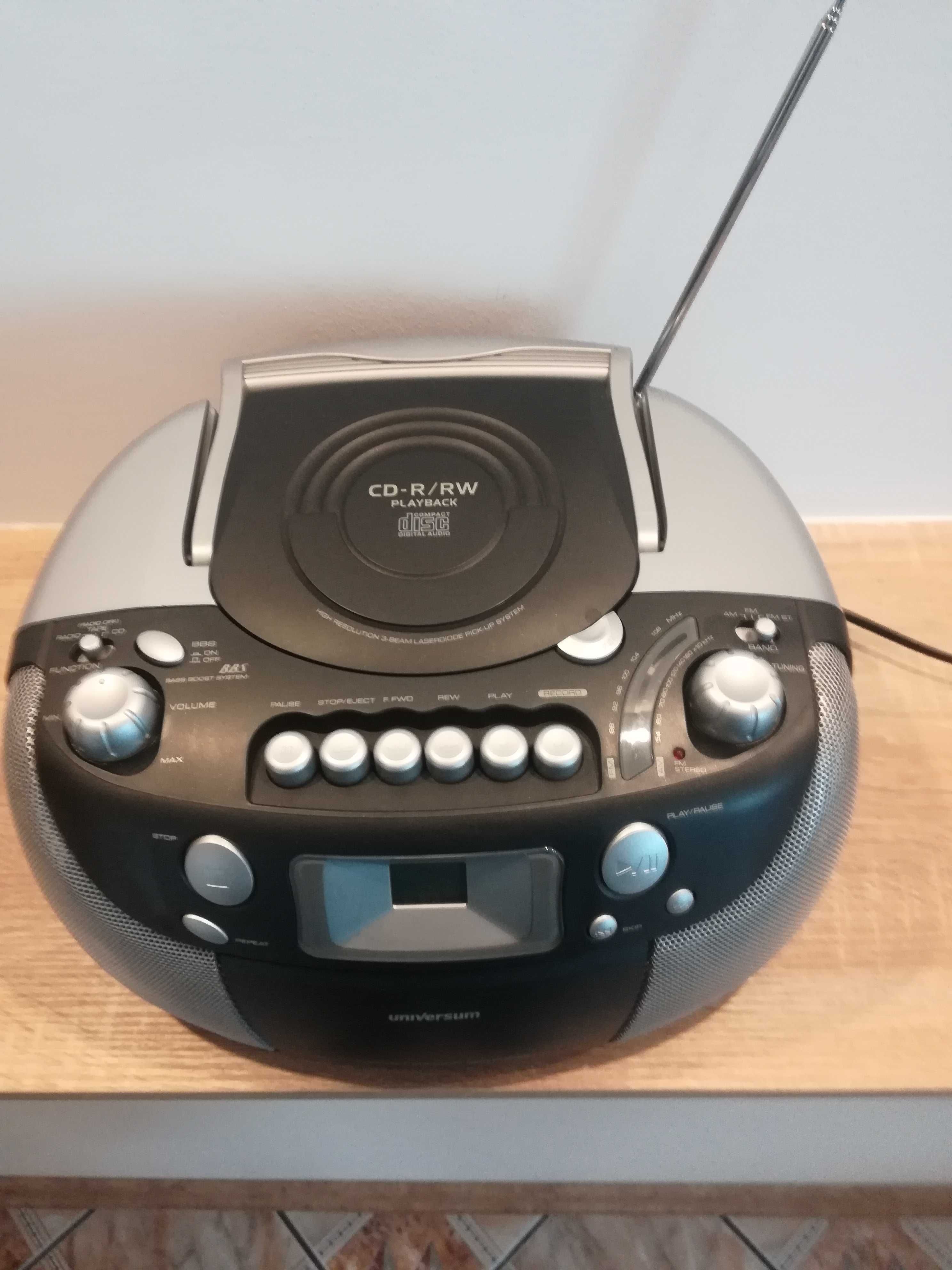 Radio marki Universum  CD-R /RW sprawne i ładne