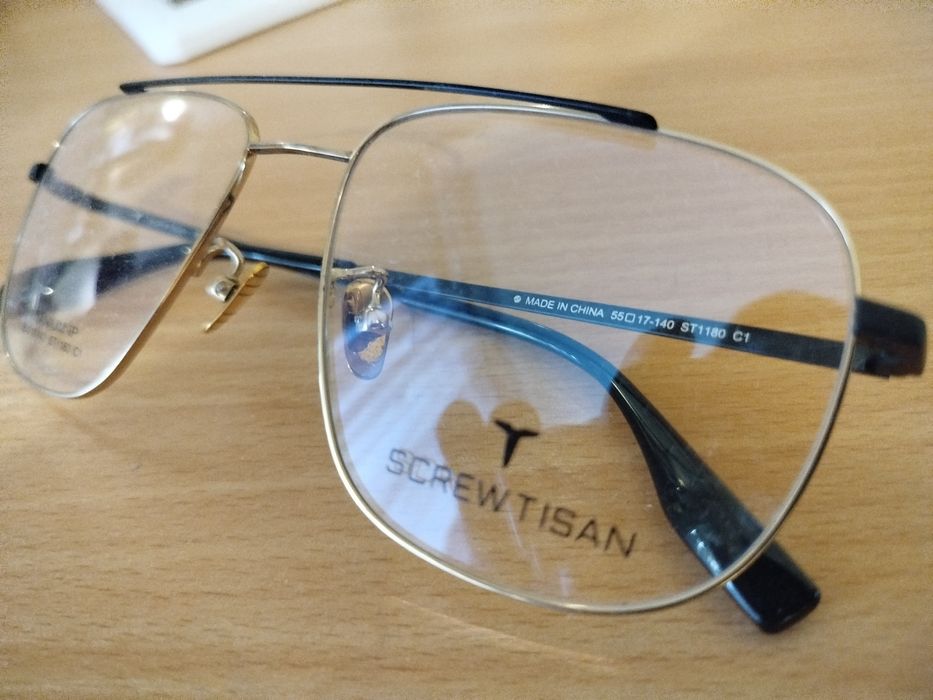 Отрава титанова на окуляри