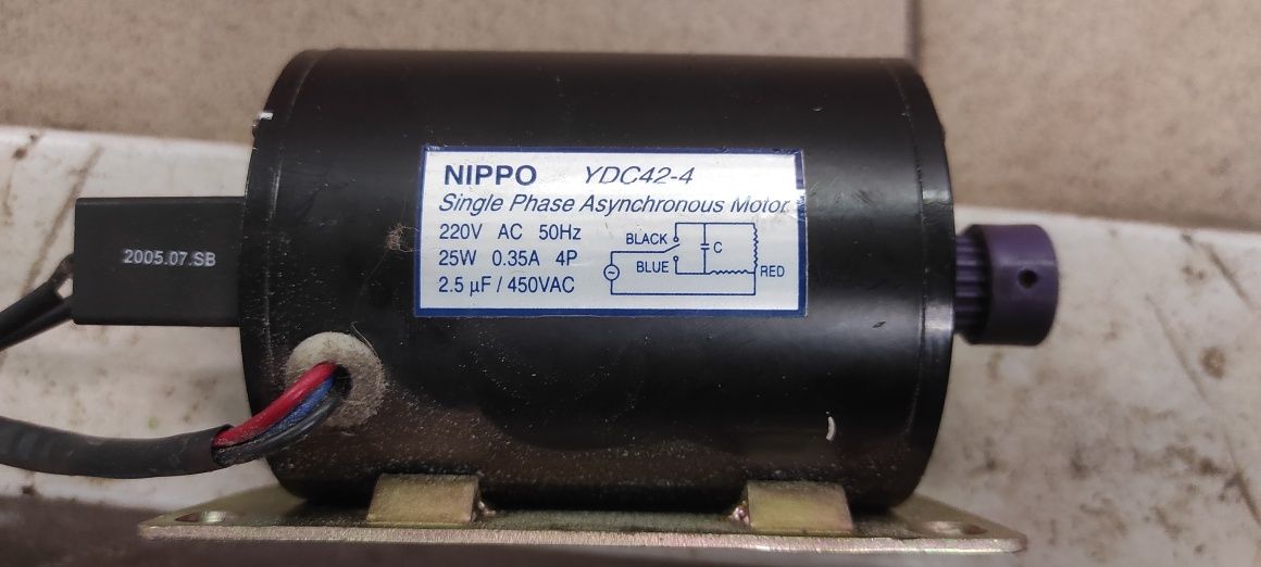 Двигун Електричний NIPPO YDC42-4 змінного струму 220v 25w 1500 об/хв