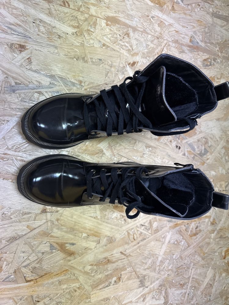Buty Guess błyszczące
