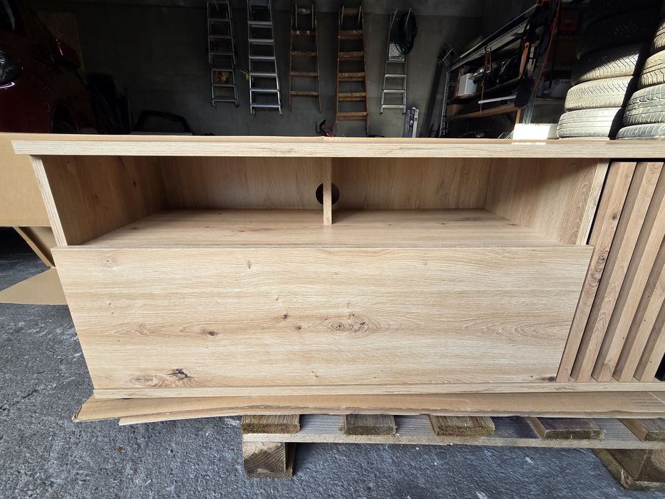 Szafka RTV Vabres 135 cm dąb Artusa lamele