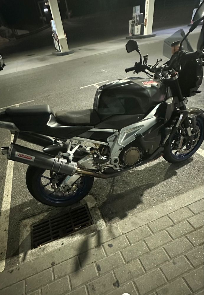 Aprilia tuono rsv1000r gen 2