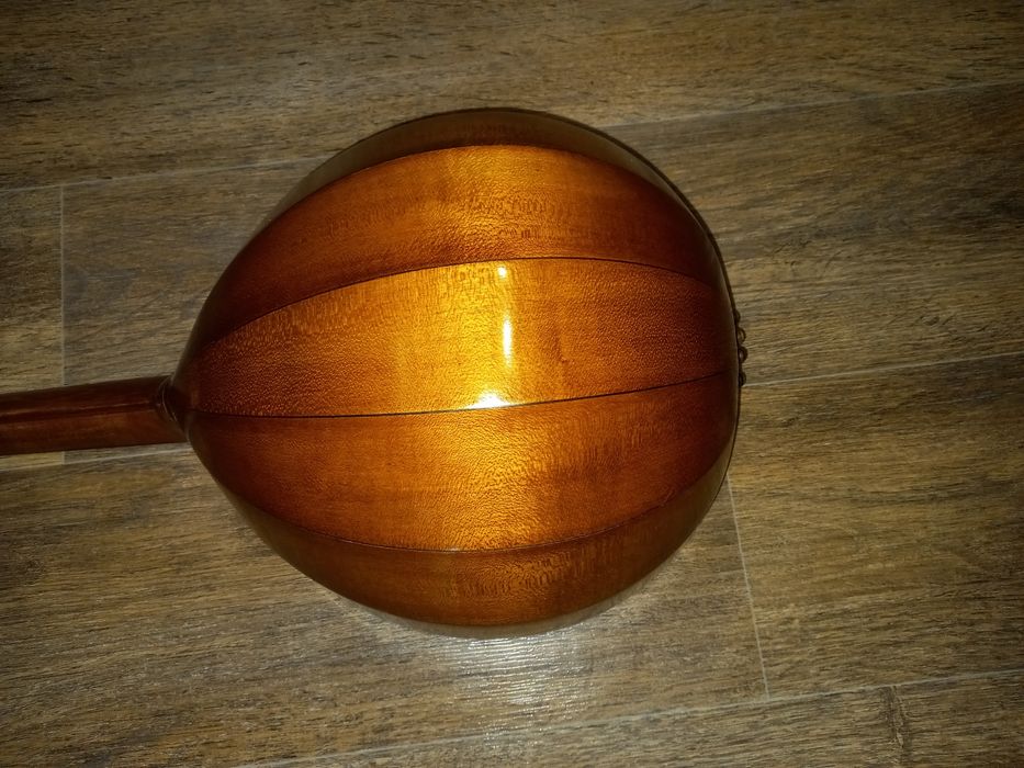 Продам домру музичний інструмент