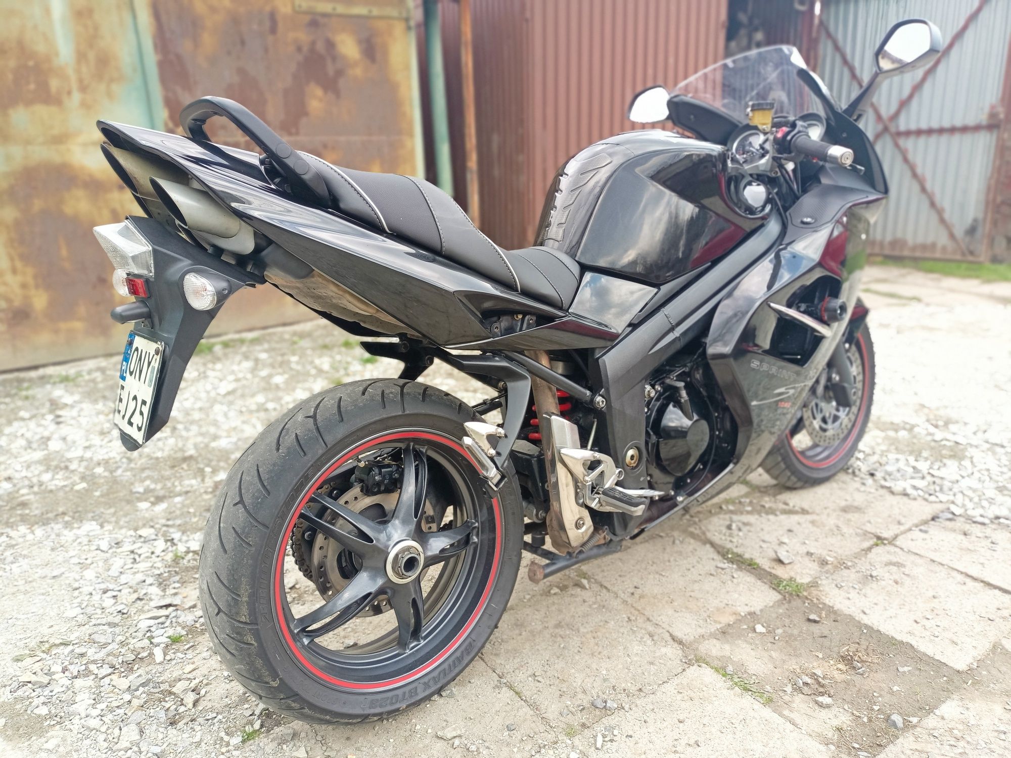 Triumph sprint ST 1050